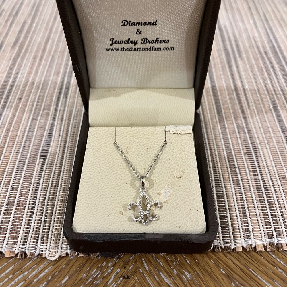 Elegant Silver Fleur de li Diamond Pendant Necklace